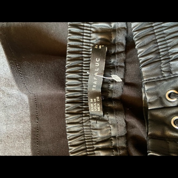 Faux leather skirt. - Picture 4 of 4